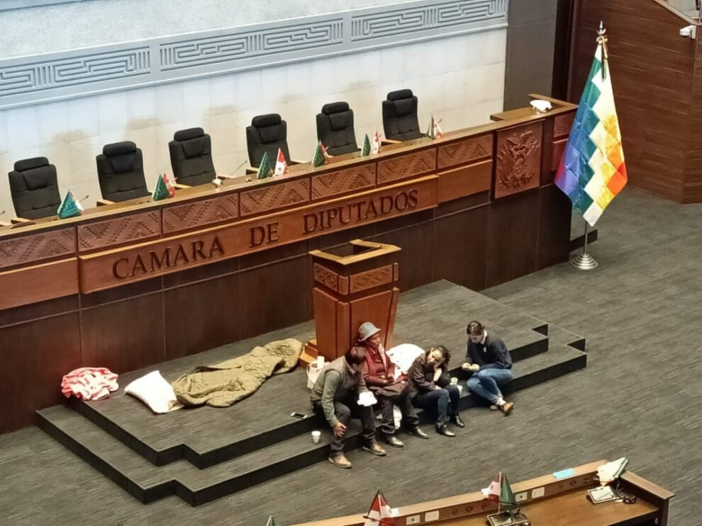 Vigilia de diputados de oposición en la Cámara Baja