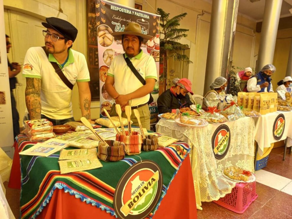 Crédito SiBolivia beneficia a micro y pequeñas empresas en la feria del Productor al Canastón