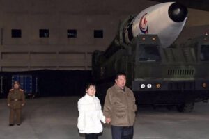 Programa nuclear de Corea del Norte elogiado por Kim Jong Un