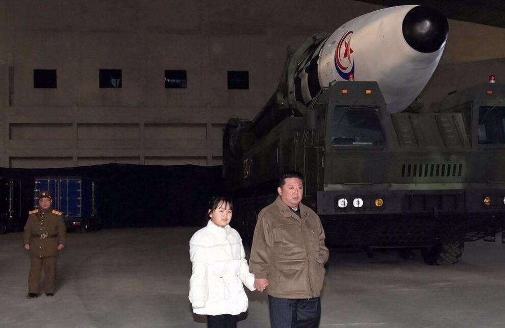 Programa nuclear de Corea del Norte elogiado por Kim Jong Un