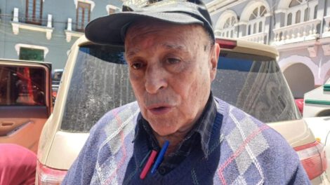 David Santalla instando a pensar en positivo en Oruro