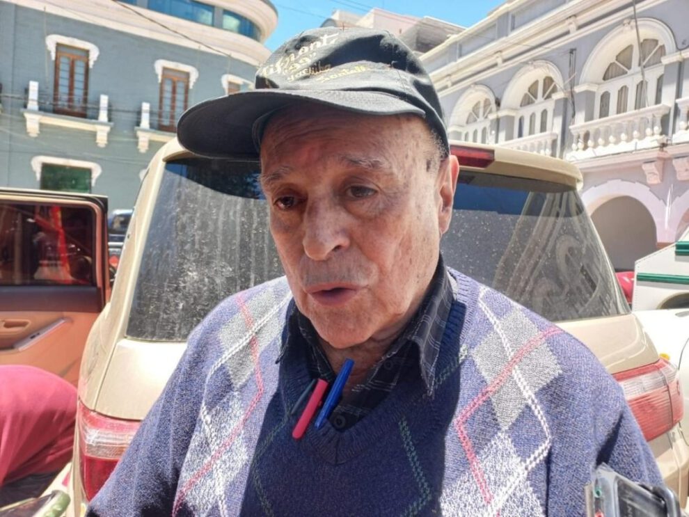 David Santalla instando a pensar en positivo en Oruro