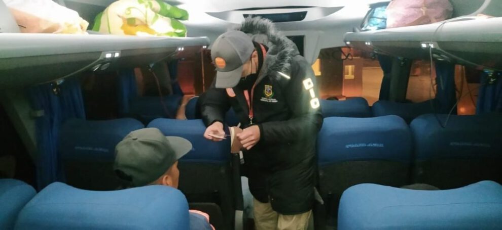Control de permisos de viaje para menores por la DIO