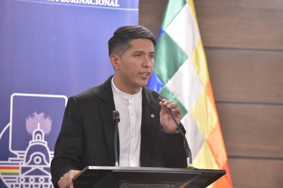 Convocatoria a plenaria del Senado por Andrónico Rodríguez