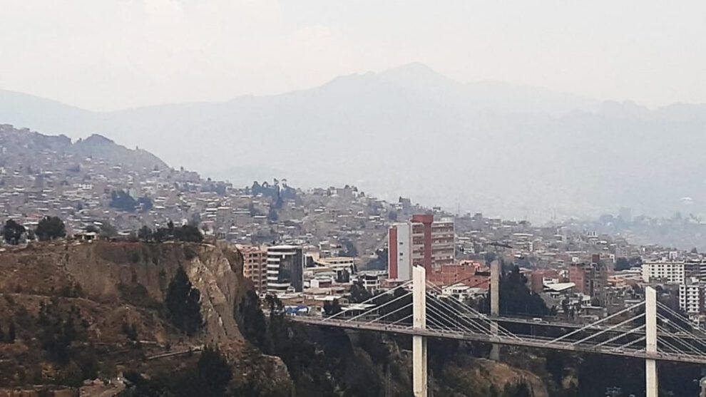 Incendios en Los Yungas provocan humareda en La Paz