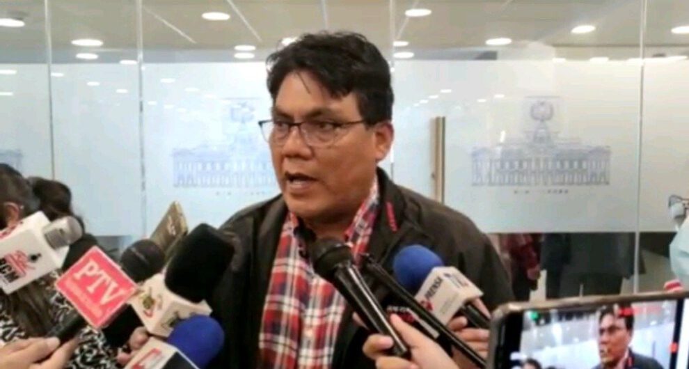 Diputado Arce durante una entrevista en la Sede de Gobierno