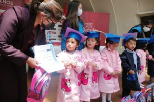 Graduación de niños en centros infantiles del Programa de Atención a Niños menores de seis años