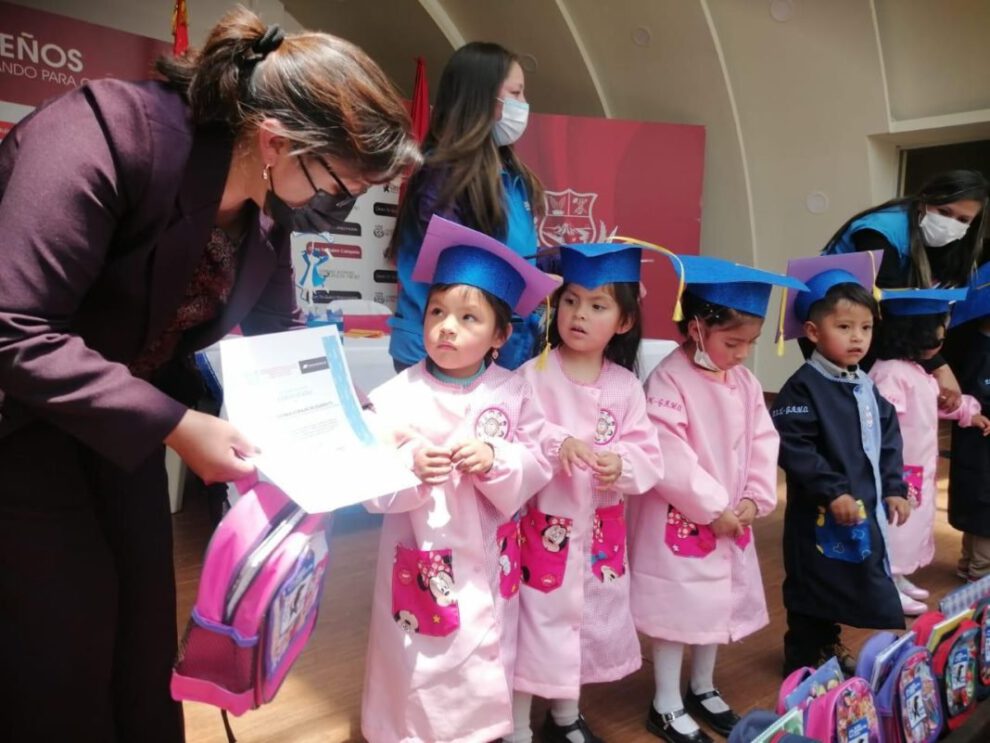 Graduación de niños en centros infantiles del Programa de Atención a Niños menores de seis años
