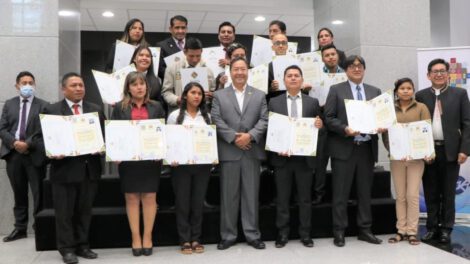 Incentivo a la Excelencia en el Bachillerato en Bolivia