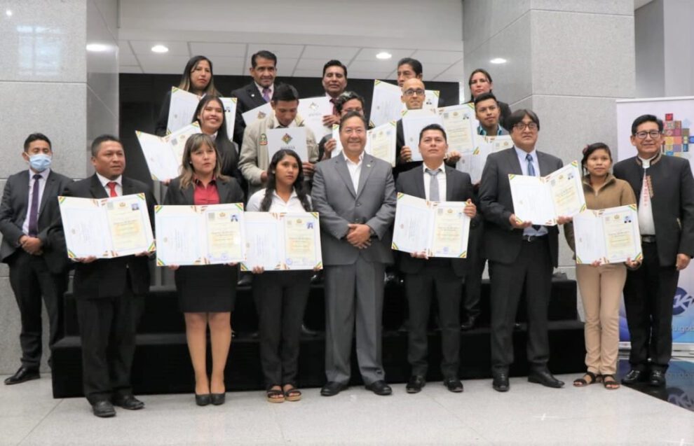 Incentivo a la Excelencia en el Bachillerato en Bolivia