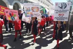 Discriminación en unidades educativas y fuentes laborales