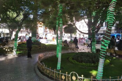 Encendido de luces navideñas en la Plaza Principal