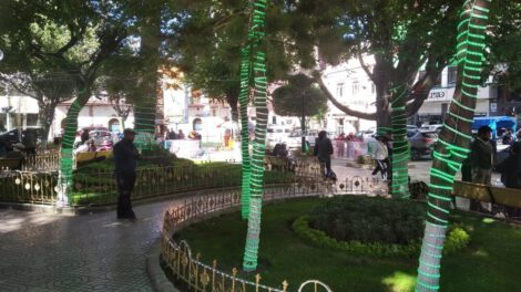 Encendido de luces navideñas en la Plaza Principal