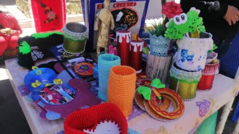 Feria Productiva Construyendo Sueños con niños y adolescentes mostrando habilidades