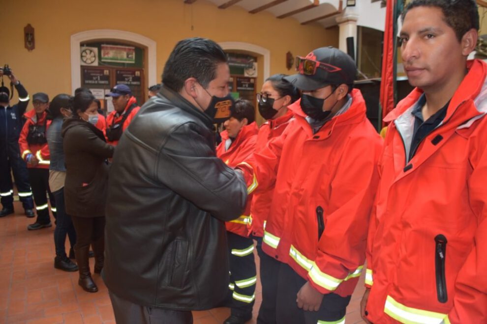 Gobernador de La Paz agradece a Bomberos de Perú