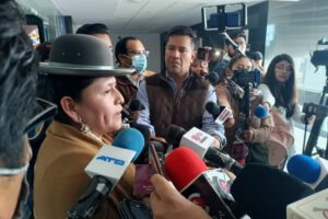 Ley del Censo: Senadora Velasco considera que no pueden ser llamados traidores por pacificar el país