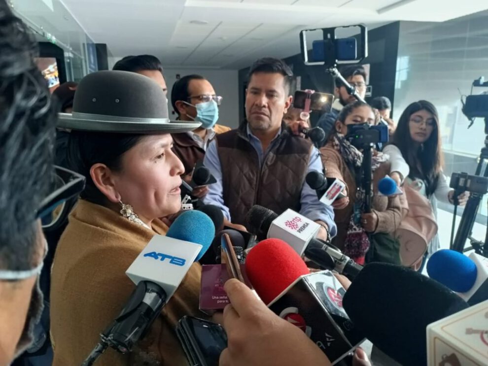 Ley del Censo: Senadora Velasco considera que no pueden ser llamados traidores por pacificar el país