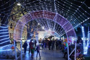 Oruro Navidad con luces deslumbrantes en la Plaza Principal