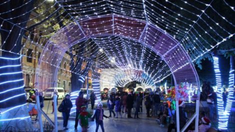 Oruro Navidad con luces deslumbrantes en la Plaza Principal