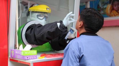 Compra de vehículos sanitarios para el Sedes Oruro