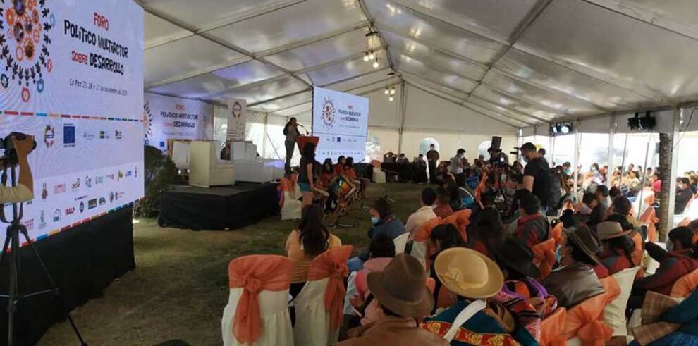 Política integral a favor de defensores de derechos en el Foro político Multiactor