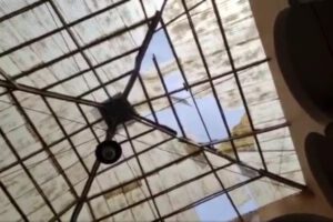 Techo de la Alcaldía de Potosí se desmorona durante un acto