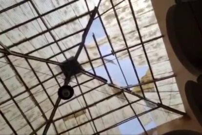 Techo de la Alcaldía de Potosí se desmorona durante un acto