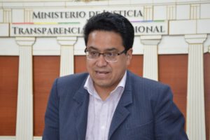 César Siles recuerda que Añez debe agotar vía interna en Bolivia
