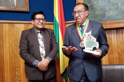 Reconocimiento a Máximo Terán García por su trayectoria en la UTO