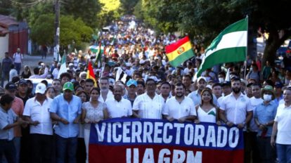 Marcha rechaza persecución política en Santa Cruz