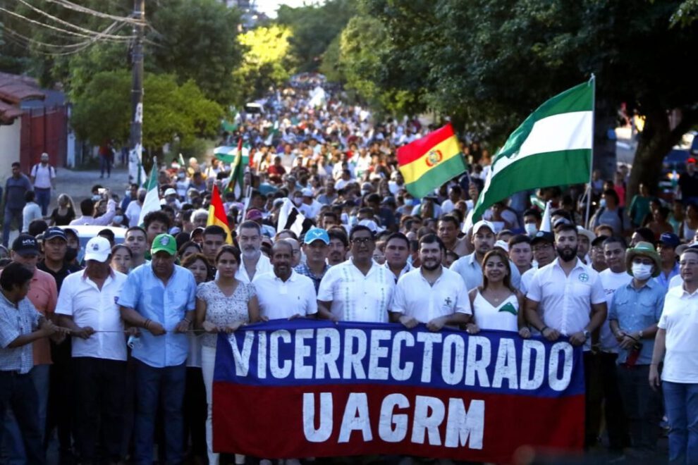 Marcha rechaza persecución política en Santa Cruz