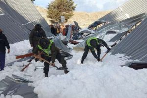 Granizo en Achacachi provoca caída de un tinglado
