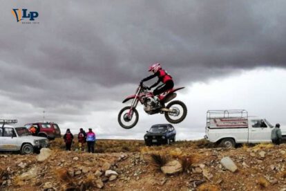 Campeones nacionales de motociclismo en el circuito de Capachos