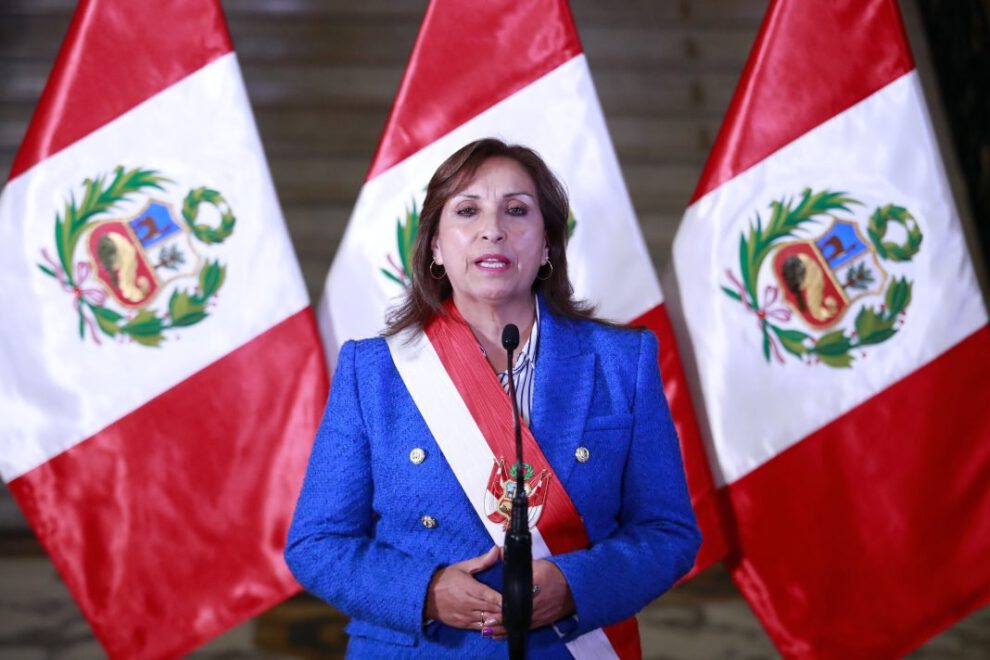 La Presidente de Perú, Dina Boluarte, pide adelantar elecciones en Perú para abril de 2024