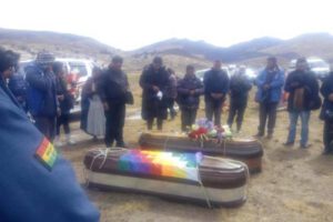 Indemnización por caída de tinglado en Achacachi