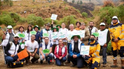 Voluntarios de la campaña Sembrando Vida en el Parque Nacional Tunari