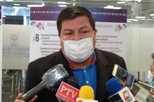 El diputado del Movimiento Al Socialismo (MAS), Delfort Burgos discute sobre el PGE 2023