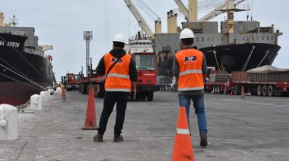 Movimiento de carga en el puerto de Ilo