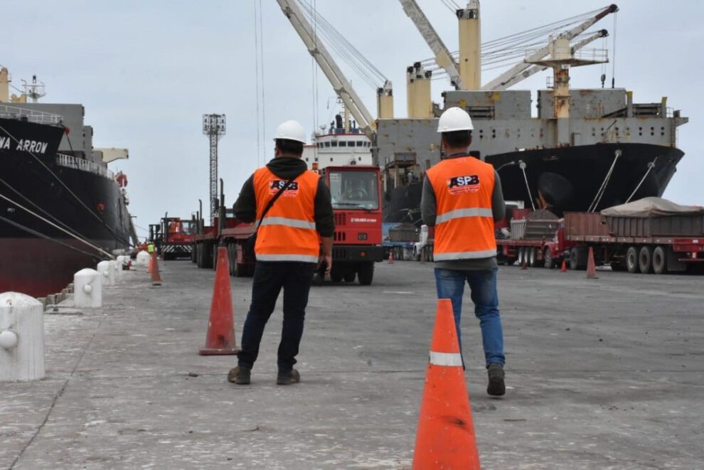 Movimiento de carga en el puerto de Ilo
