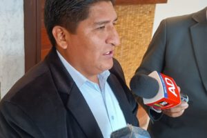 Andrés Flores pondera importancia de aprobar el Presupuesto General del Estado