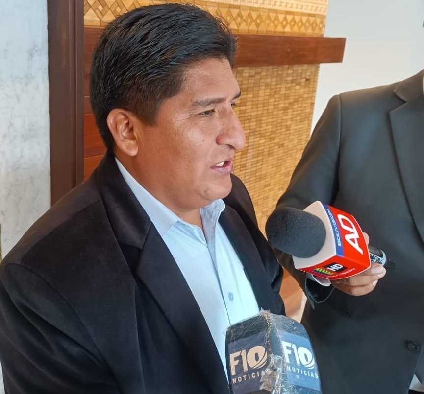 Andrés Flores pondera importancia de aprobar el Presupuesto General del Estado