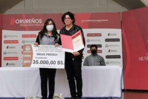Vicente Endara gana el Gran Premio del Concurso Nacional de Artes Plásticas