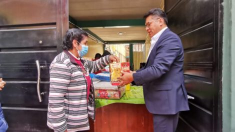Paquete navideño entregado por la Cooperativa Paulo VI