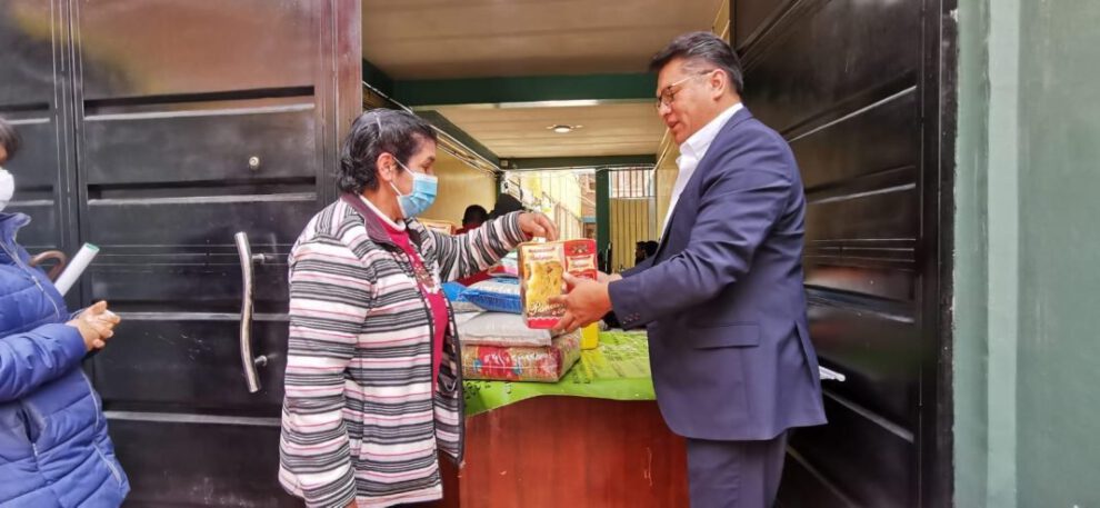 Paquete navideño entregado por la Cooperativa Paulo VI