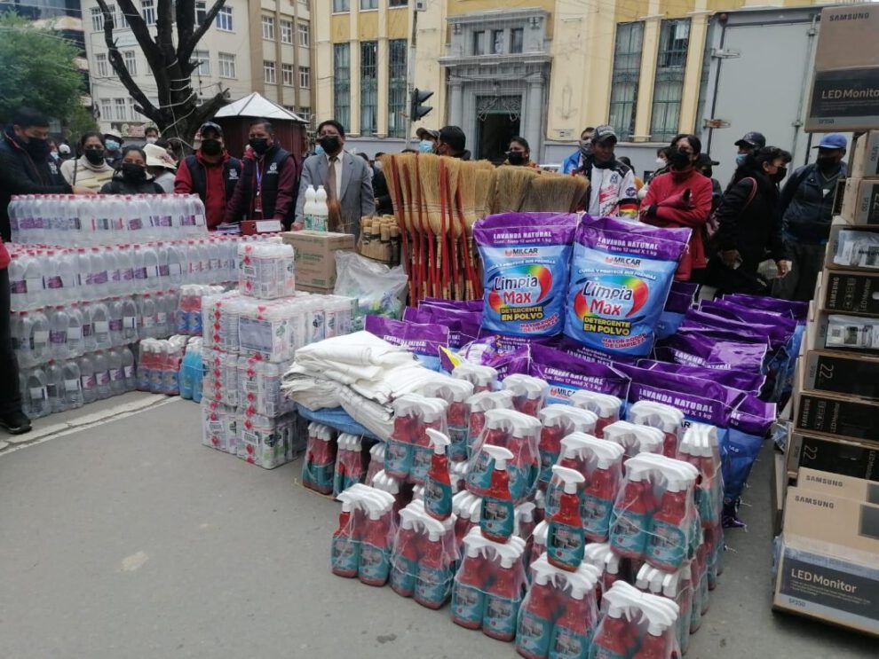 Equipamiento para unidades educativas en Oruro