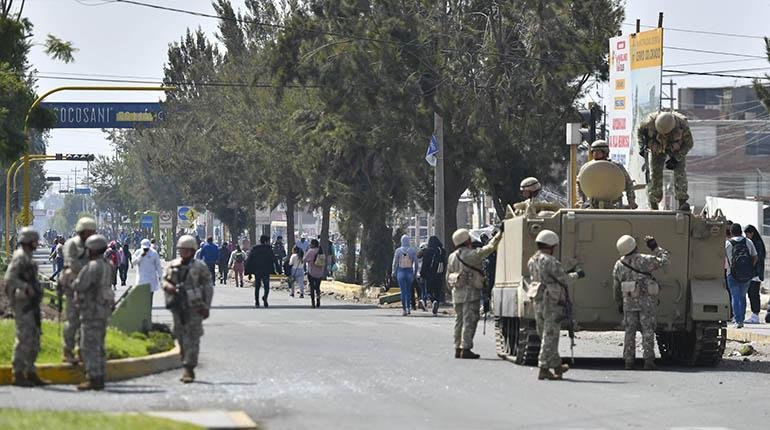 Toque de queda en Perú ante escalada de protestas