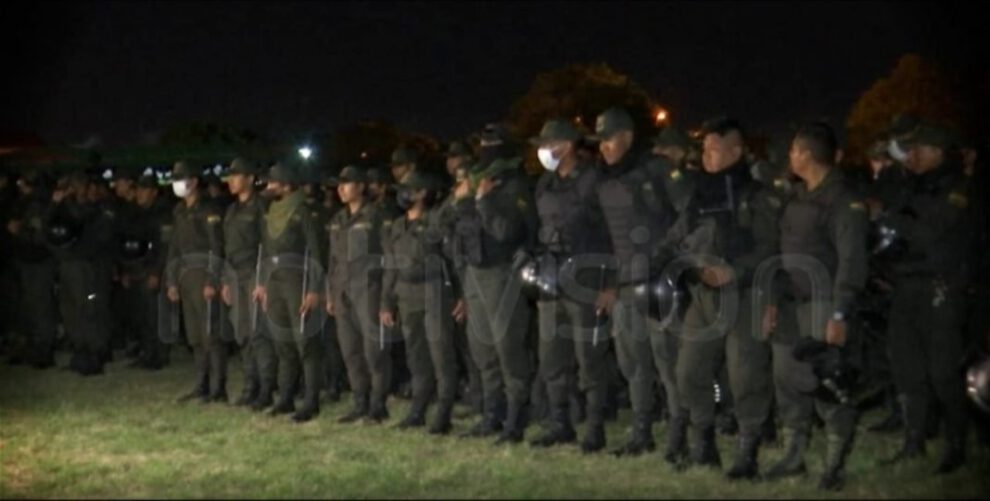 Policías en Guarayos brindan seguridad a propietarios de terrenos avasallados