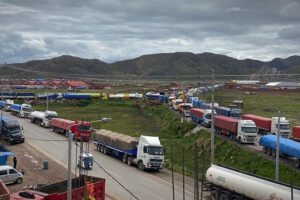 Transporte y comercio boliviano afectados por conflictos en Perú
