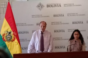 Bolivianos en Perú reciben ayuda del Viceministerio de Relaciones Exteriores