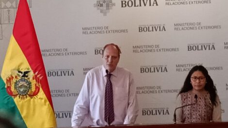 Bolivianos en Perú reciben ayuda del Viceministerio de Relaciones Exteriores